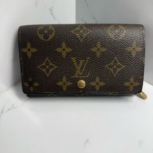 Authentic Vintage Louis Vuitton Monogram Bi-Fold Medium Wallet